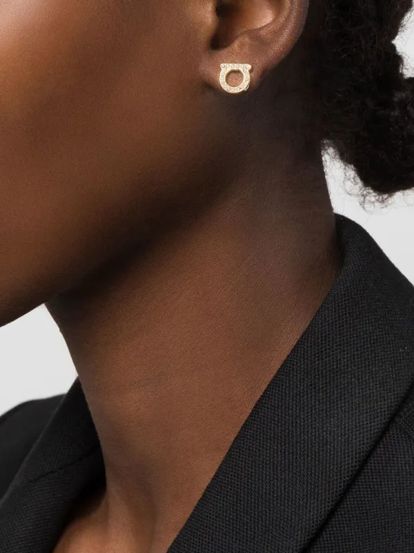¿Aburrida de lo mismo? Renueva tu look con nuestros nuevos aretes.